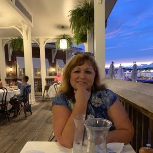 Meet your Posher, Mona